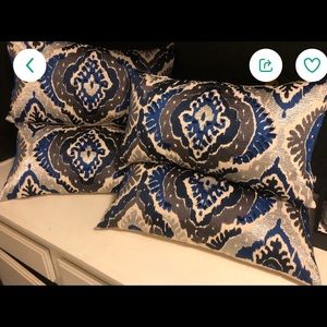 Accent pillows
